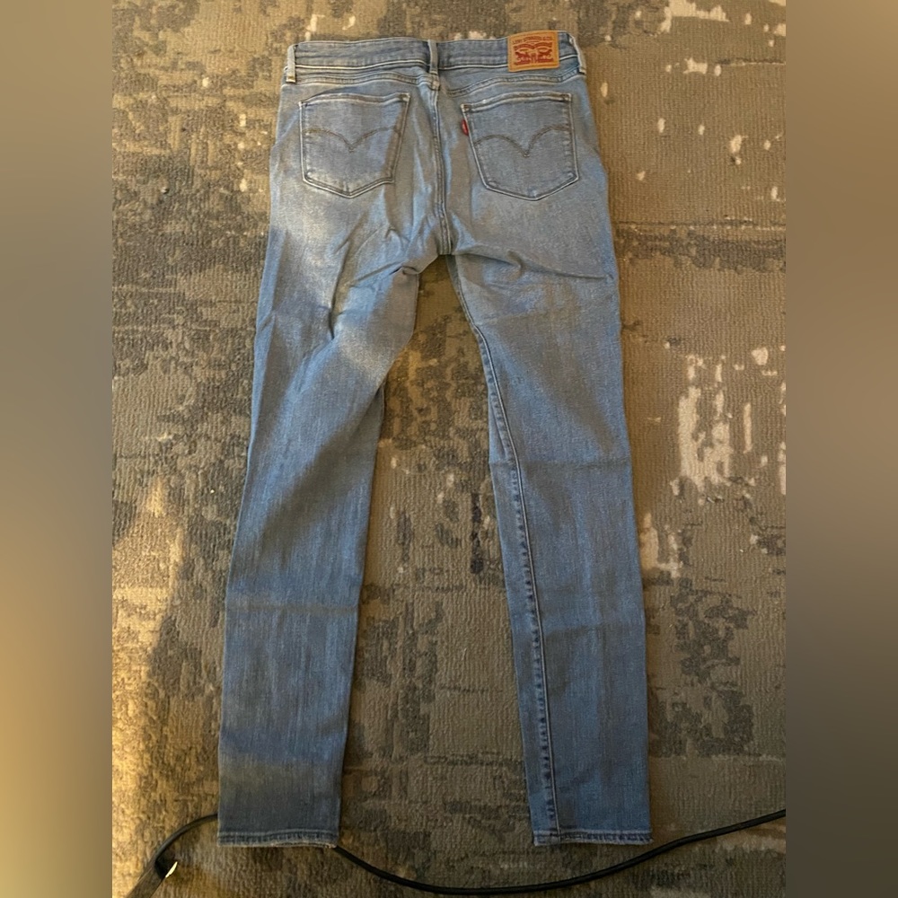 Levi Strauss 711 skinny Jean ripped